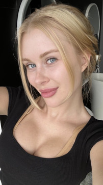 Stella McCoy, 30, United States