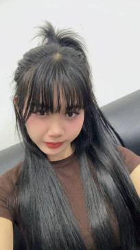 Julia, 35, United Kingdom