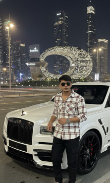 Royal Royal, 18, India