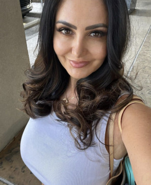 Ava, 33, United States