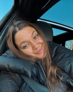 Abbie Muller, 33, United States