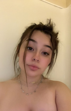 Lesliecares, 24, United States