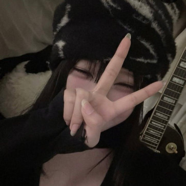 Saee, 19, South Korea