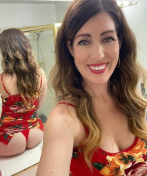 Belle, 34, United States