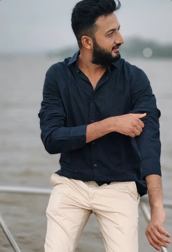 , 32, India