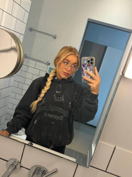 Sandra, 28, United States