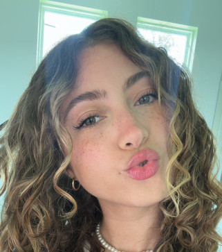 Alicia, 18, United Kingdom