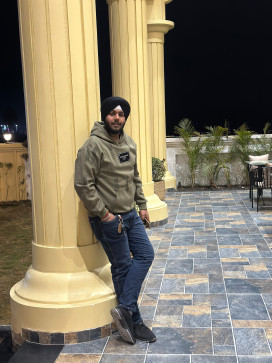 Jassi Saluja, 21, India