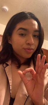 Bella, 27, United States