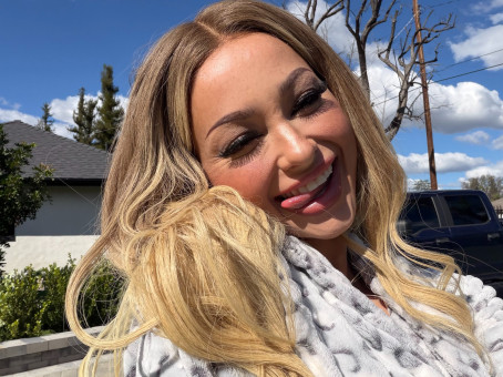 Mia Thompson, 26, Canada