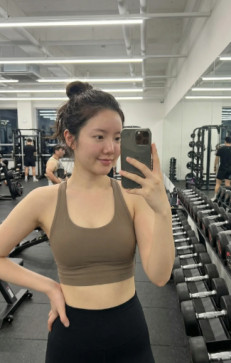Nicole, 28, United States