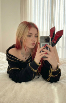 Allie, 20, United States