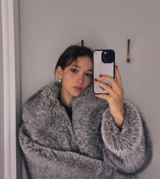 Chole Eille, 26, United States