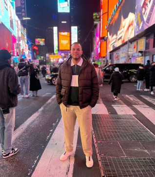 Guppo, 43, United States