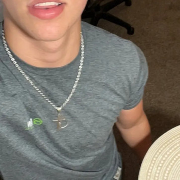 MomCrush, 18, United States