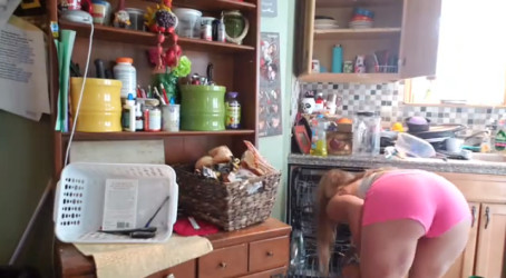 MomCrush, 18, United States
