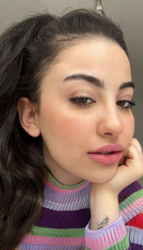 Emily, 25, New Zealand