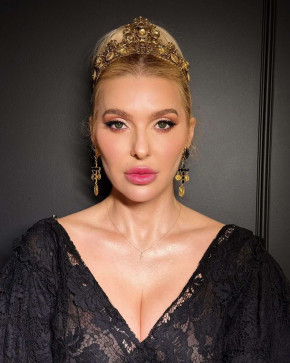 Vvee, 40, Ukraine