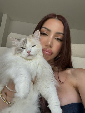 Chloe12000, 24, United States