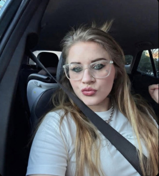 Emily Smith, 35, United States
