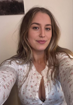 Emilia, 28, United Kingdom