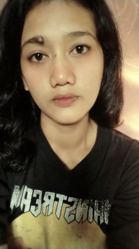 Rina, 34, Indonesia