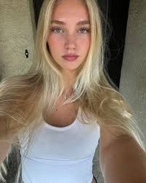 Bella, 40, United Kingdom