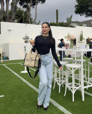 Sales, 26, United States