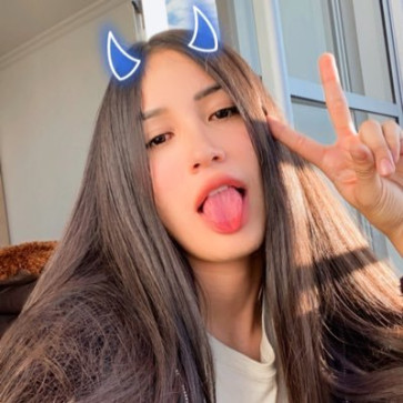 Becca, 28, United States