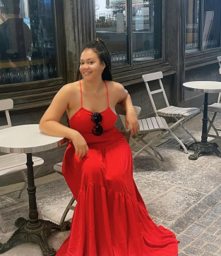 Ella, 29, United Kingdom