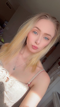 Ava, 24, United States