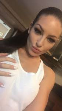 Heidi Grey, 29, United Kingdom