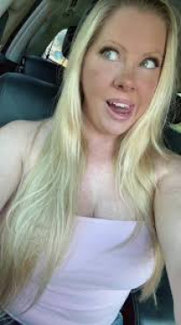 Amber Honeybunn, 35, United States
