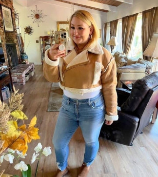 Bella Elizabeth, 33, United States