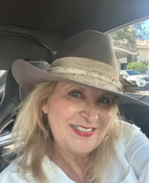 Mom Mon, 50, United States