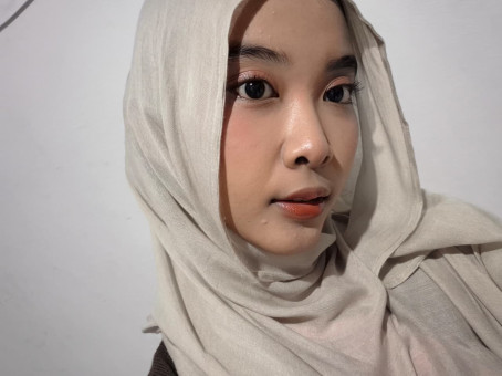 Tri Miftahul Zanah, 18, Indonesia