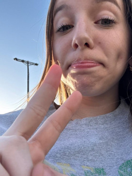 Lina, 25, Belgium