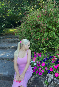 Sophia Clark, 28, Canada
