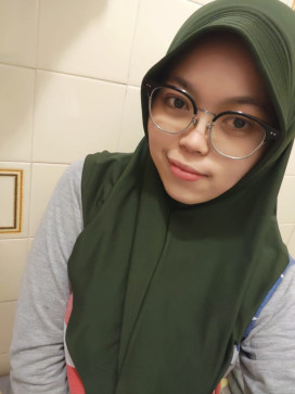 Hesti, 18, Indonesia
