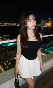 Chloe, 29