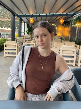 Laura, 24, United States