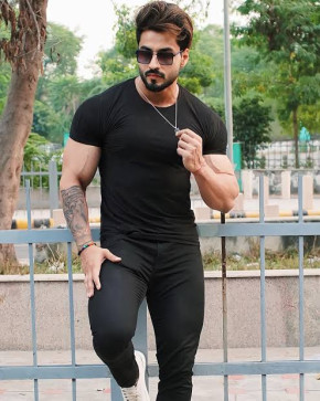 Aashu, 26, India