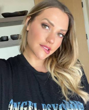 Ariana Emily, 30, United States