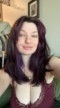 Ellie, 30, United States