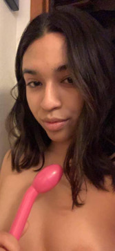 Bella, 28, United States