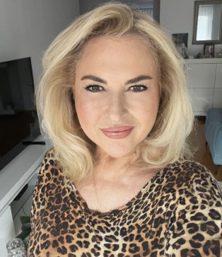 Minnie, 46, United States