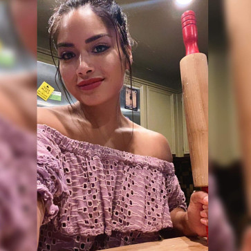 Mia, 29, United States