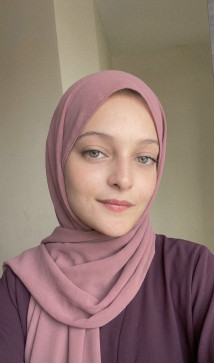 Aminah Sh, 24, Italy