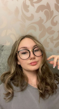 Evelyn Powell, 27, United States