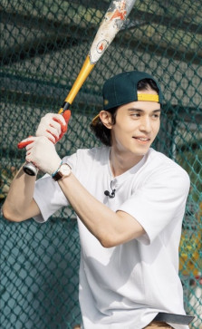 Lee Dong Wook, 44, South Korea